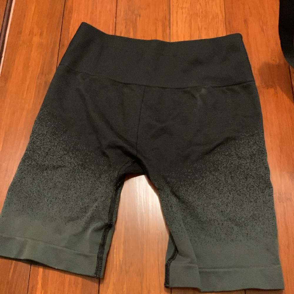 Shorts - Picture 3 of 3
